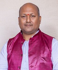 मुख्यमन्त्री सतिशकुमार सिंहले जनकपुरधामका दुई पेट्रोल पम्पकाे अनुगमन गरेका छन् ।